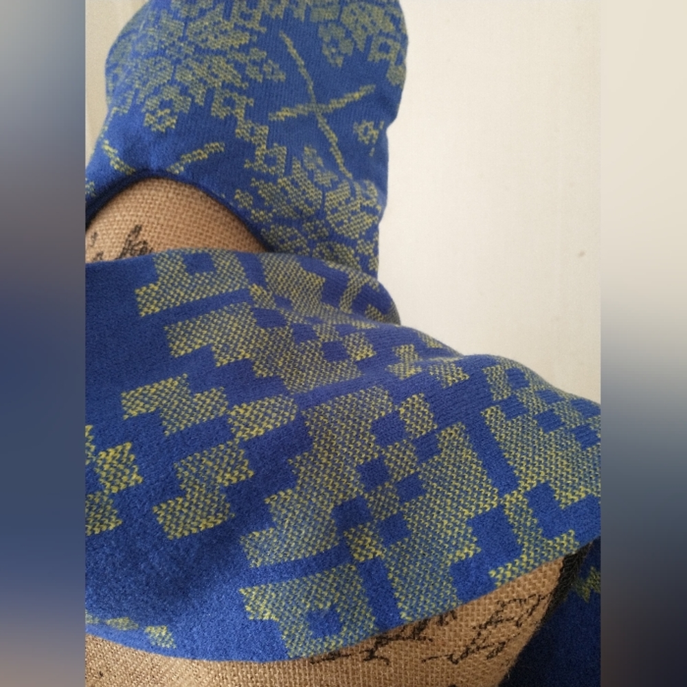 Knit Scarf and Pom Pom Beanie BEST BUY BRANDED Blue & Yellow - Picture 10 of 11